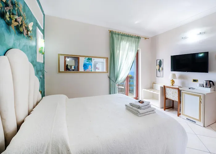 Il Pavone Oda ve Kahvaltı 4*